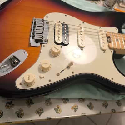 Fender American Elite Stratocaster HSS Shawbucker with Maple Fretboard 2016 - 2019 - 3-Color Sunburst image 11