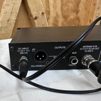 Shure ULXP4 / ULX2-M1 SM58 Wireless Microphone System 662-698MHz image 6
