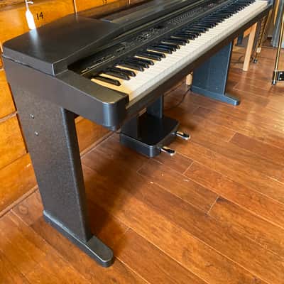 Yamaha Clavinova CVP-30 Electric Piano image 3