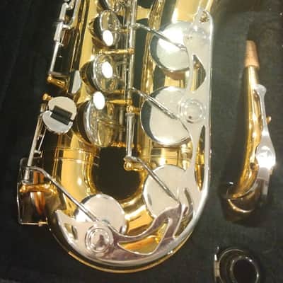 Vito (Yamaha YAS-23) Alto Saxophone with Accessories image 1