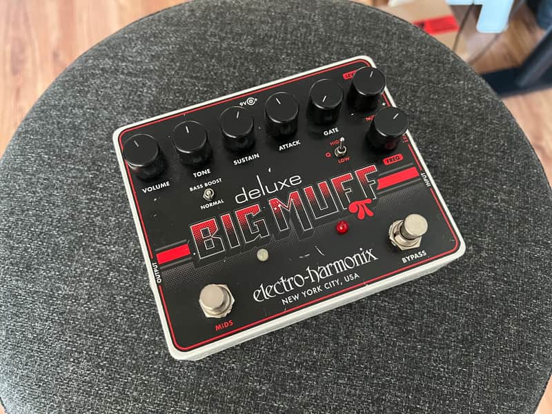 Electro-Harmonix Deluxe Big Muff Pi Distortion / Sustainer Black/Red image 1