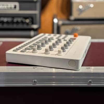 Elektron Model:Samples 2019 - 2020 - White image 2