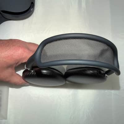 Apple AirPods Max 1st Gen Space Gray – MINT/Like New – Worn Once + $60 Covers, Extras & Free Shipping image 6