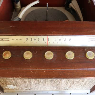 Silvertone Phonograph/Radio, Model 7045A - Non-functional image 3