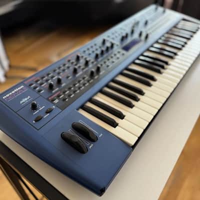 Novation Nova II Keyboard 16-Voice Synthesizer 2000-Blue (rare keyboard version)