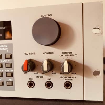 Akai S950 image 2