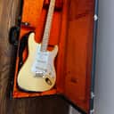 Fender Limited Edition American Professional Stratocaster with Maple Fretboard, Gold Hardware - Vintage White