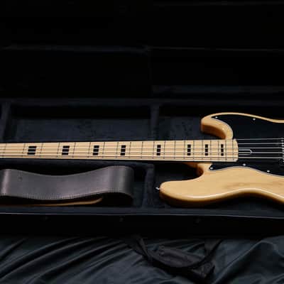 Sire Marcus Miller V7 5-String with Maple Fretboard 2017 - 2019 - Natural image 1