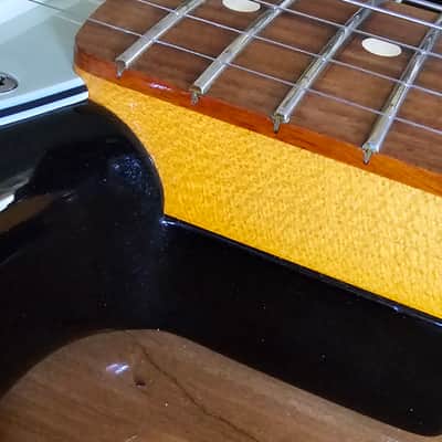 Fender Classic Series '60s Stratocaster with MojoTone Quiet Coil Pickups & Tweed Case - EXC image 7