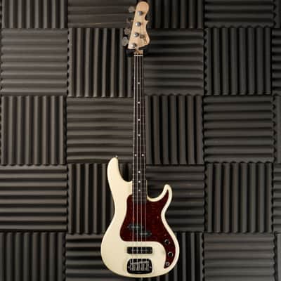 G&L USA SB-2 - 1999 - White image 2