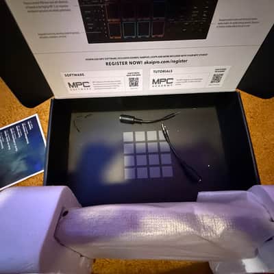 Akai MPC Studio Music Production Controller 2021 - Present - Black image 3