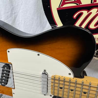 Fender American Telecaster Guitar 2001 - 2-Color Sunburst / Maple neck image 2