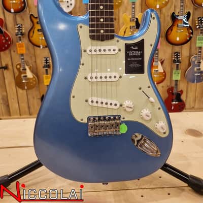 Fender Limited Edition Vintera II Road Worn '60s Stratocaster Rosewood Fingerboard image 2