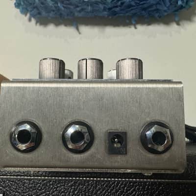 Origin Effects Deluxe61 Amp Tremolo & Drive - Silver image 3