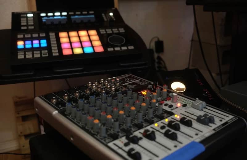 Native Instruments Maschine Studio 2010s - Black image 1