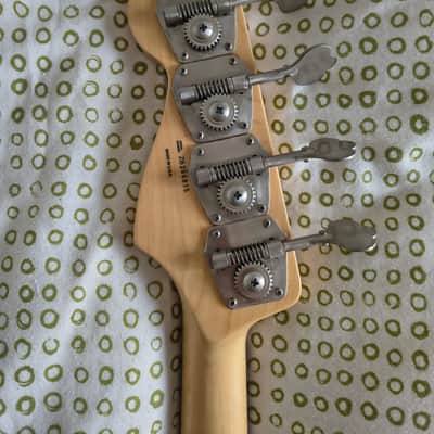 Fender Highway One Jazz Bass 2003 - 2011 - 3-Color Sunburst image 4