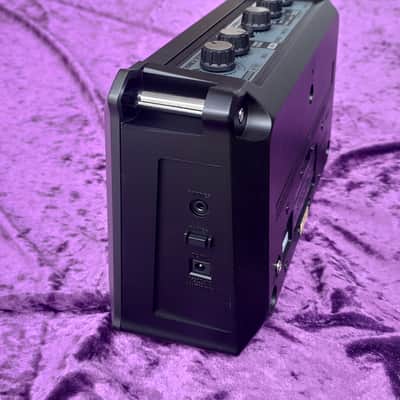 Roland mobile cube * Battery powered mobile amp * up to 15 hours running time * weighs only 2,5 kg * inputs for guitar, microphone, keyboards image 6
