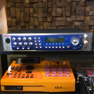 Akai Z8 Sampler 2002 - SILVER - combo to s950 s3000xl mpc 3000 60 X LIVE 2000xl 2500 s3000 s3200 4000 5000 z4