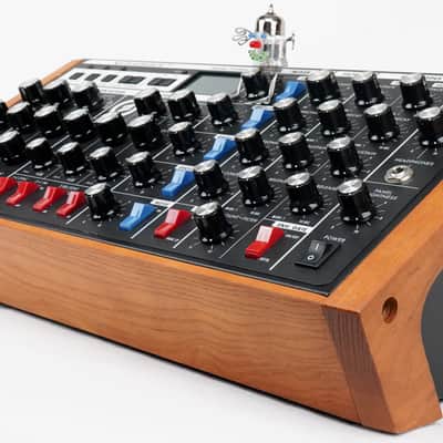 MOOG Voyager RME Analoger Synthesizer Rack + Holz + Wie Neu + OVP + Garantie image 5
