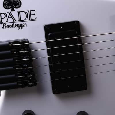 BootLegger Guitar Spade White Gibson Scale 24.75 Headless Guitar With Case 2022 - White image 4