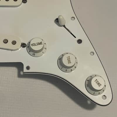 1993 MIM Fender Mexico Stratocaster White Loaded SSS Pickguard 11 Screw 3 Ply image 6