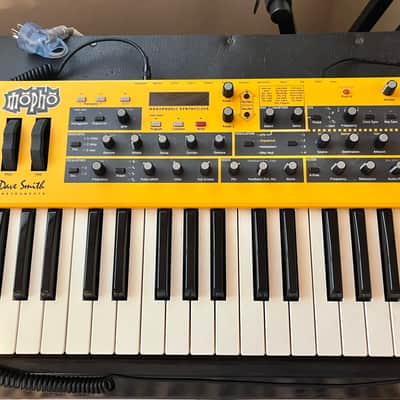 Dave Smith Instruments Mopho 32-Key Monophonic Synthesizer 2011 - 2016 - Yellow with Wood Sides