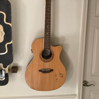 Luna guitar (damaged) signed by Mike Stern and Eric Johnson image 3