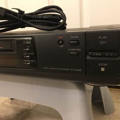EV-C200 Hi8 Video Tape Recorder image 2