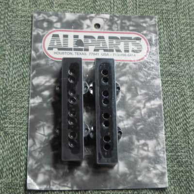 new in package A+ Allparts PC-0953-023, Pickup Cover Set for Jazz Bass / J Bass (2 piececs) Black, plastic (from 2020s) screws are NOT included- but they're availabe for sale upon request image 1