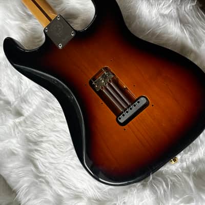 Fender Jimmy Hendrix Style Stratocaster with Rosewood Fretboard 2005 - 2016 - 3-Color Sunburst image 8