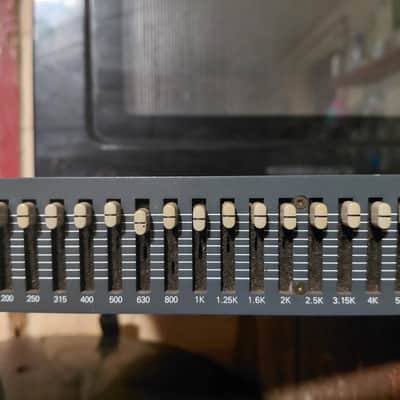 Electro-Voice EQ-131 1/3 Octave Graphic Equalizer 2000s - Gray image 4