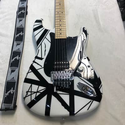 Charvel EVH Art Series 2004 - 2007 - Black / White image 1