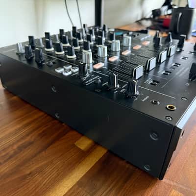 Pioneer DJM-750MK2 w/ Odyssey Flight Case & Decksaver image 2