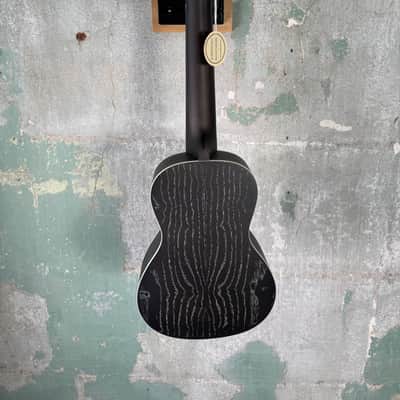 Amahi Classic Quilted Ash C-25 Black Concert Ukulele image 8