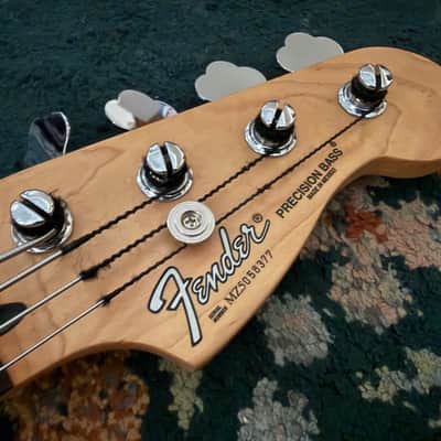 Fender Precision Bass 2005 - Red image 8