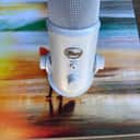 Blue Yeti Multipattern USB Microphone 2010s - Whiteout recording, podcast microphone