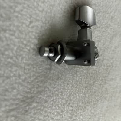 Schaller Locking Tuners 6 In Line - Satin Chrome image 3