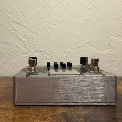 Ezhi&Aka Moomindrone lo fi delay - Silver etched image 3