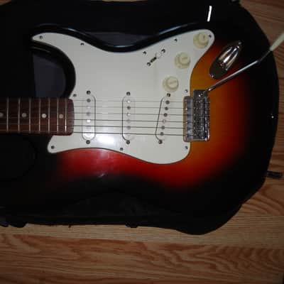 PENCO STRATOCASTER COPY MIJ 1970S 3-Color Sunburst image 2