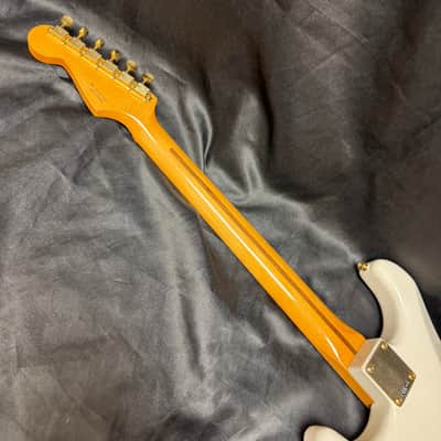 Fender Limited Edition Vintera III Late '50s Stratocaster White Blonde w/ Deluxe Gig Bag image 8