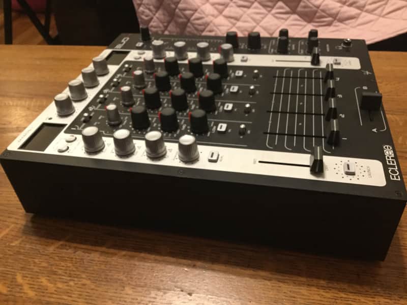 r*3様 ECLER EVO 4 ジャンク r*3様 ECLER EVO 4 ジャンク ECLER/DJミキサー/EVO4【ジャンク品】 -DJ