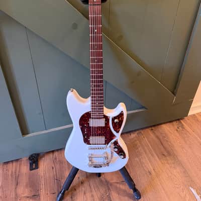 Aslan Guitars White Pearl 2021-Present - White image 9