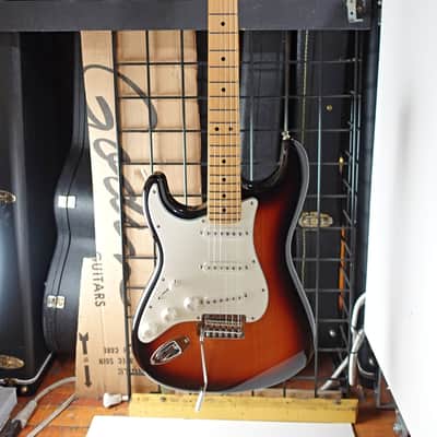 Fender Player Series Stratocaster 2022 - Sunburst - LEFTY image 1