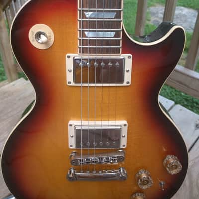 Gibson Les Paul Classic 2015 3 Color Sunburst, excellent and with upgrades and Gibson hard case. image 1