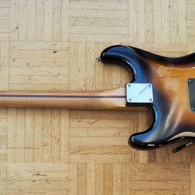 Fender Road Worn Player Stratocaster 2011 - 2012 - 2-Tone Sunburst image 7