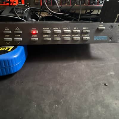 Alesis QuadraVerb GT 20k Bandwidth Simultaneous Guitar Effects Processor 1990s - Black image 4