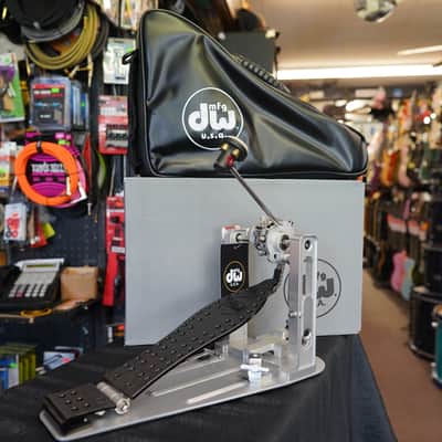 DW DWCPMCDBK - Black MFG SERIES CHAIN SINGLE BASS DRUM PEDAL (2023) image 1