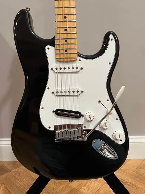 Fender American Standard Stratocaster with Maple Fretboard, Tremolo, 1995 - Black image 1