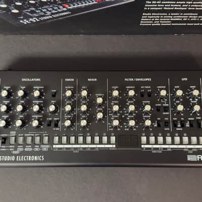 Roland SE-02 Boutique Series Synthesizer Module with K-25m