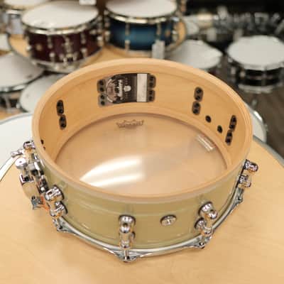 Pre-Owned Pearl Music City Custom 5.5x14" Masters Maple Reserve Snare Drum (Nicotine White Marine Pearl) image 9